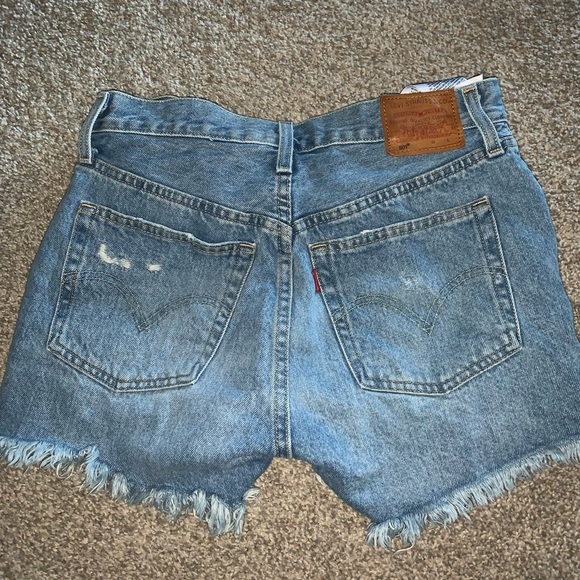 Levi Ripped 501 Short - Picture 3 of 3